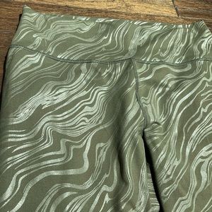PowerHold made by Fabletics Olive Green printed workout legging pants size Large